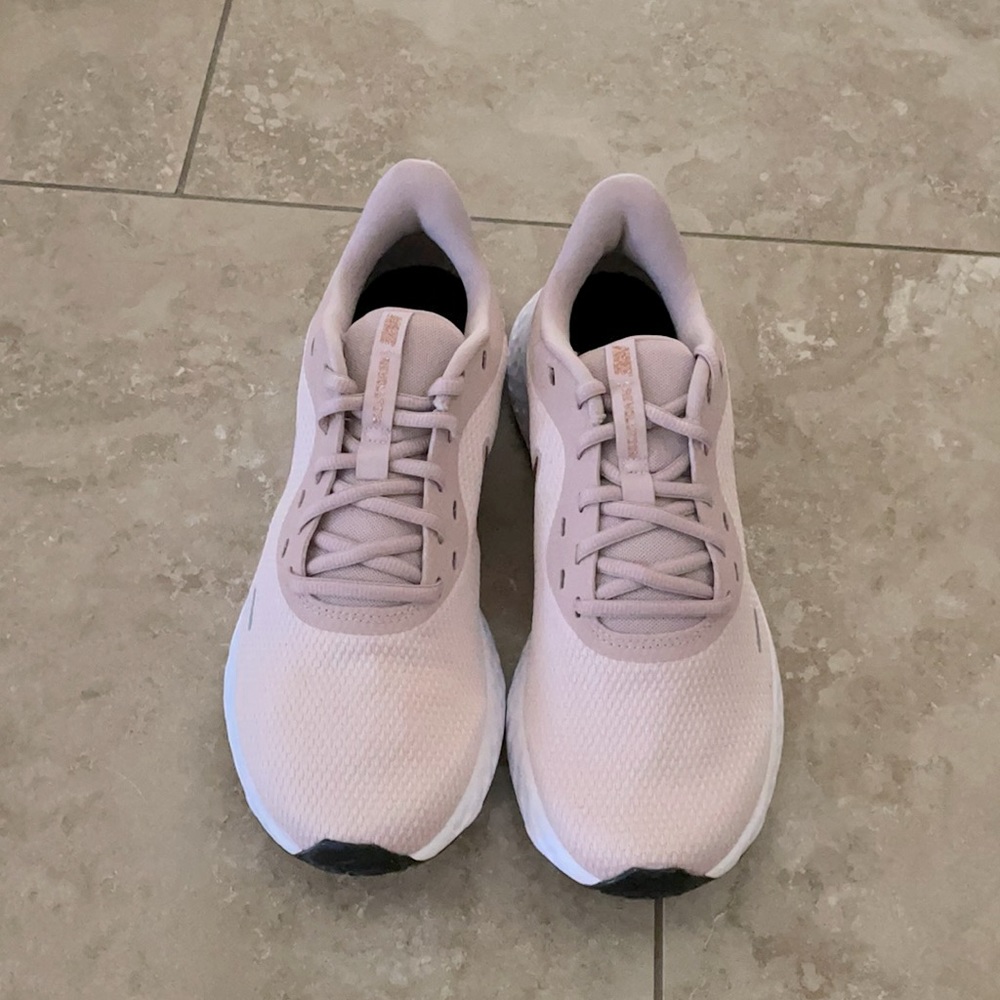 NWT - Nike Revolutzon Sneakers - size 10